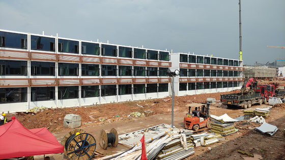 BOX SPACE โรงแรมคอนเทนเนอร์หรู 3 ชั้น ให้เช่าคอนเทนเนอร์อพาร์ทเม้นท์สําหรับนักเรียน พร้อมห้องน้ําและเฟอร์นิเจอร์