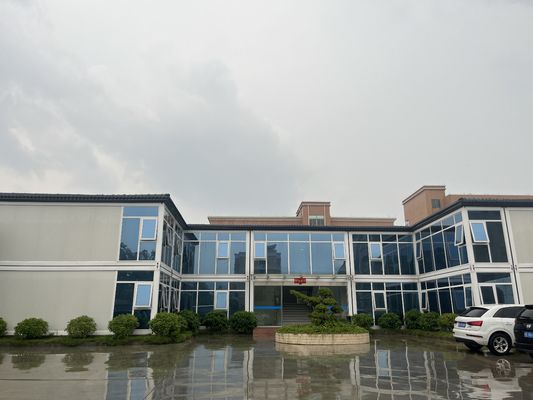 บ้านแบบจําลอง บ้านคอนเทนเนอร์แบบพับได้เรียงกัน บ้าน Prefab Steel Frame บ้านพับได้ แพคแบน 20 ฟุต บ้านแบบจําลอง Prefab